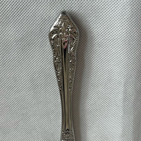 4 Wallace ANTIQUE BAROQUE Stainless INDONESIA Glossy Dinner Knives Set Flatware - Picture 4 of 4